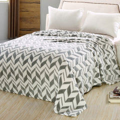 Ultra Lush King Size Microplush Blanket 102 x 86 Inches – Lightweight Chevron Shock Wave Plush Blanket, Soft & Breathable All-Season Throw for Bed, Couch & Camping (Grey)