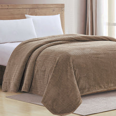Chevron Braided Micro Plush Blanket – Ultra Soft All-Season Blanket for Bed, Couch & Dorm – Lightweight, Cozy & Machine Washable Comfort – Twin, Queen & King Sizes