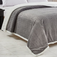 Jacquard Micro Plush Braided Blanket – Ultra Soft Oversized All-Season Blanket for Bed, Couch & Dorm – Lightweight, Cozy & Machine Washable – Queen & King Sizes