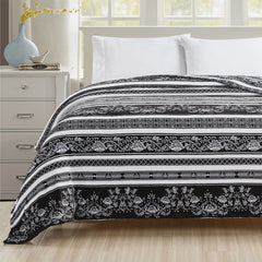 VibeCheck Ultra-Soft Aesthetic Bed Blanket – Lightweight Cozy Throw for All Seasons – Queen & King Size – Cute Printed Styles for Bedroom Glow-Up