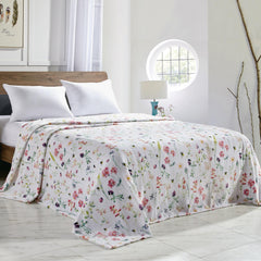 VibeCheck Ultra-Soft Aesthetic Bed Blanket – Lightweight Cozy Throw for All Seasons – Queen & King Size – Cute Printed Styles for Bedroom Glow-Up