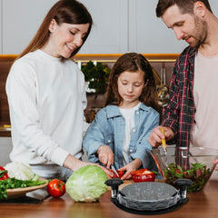 Anti-Slip Meat Shredder Tool for Chicken, Turkey & Veggies – Easy Twist & Pull Shredding Gadget with Ergonomic Handle – for Meal Prep, BBQ, Tacos & Gym Gains